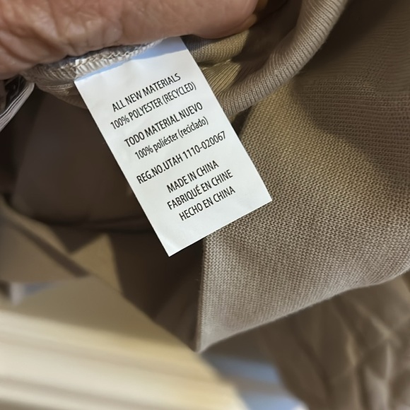 Star Wars Baby Yoda/Grogu Quilted Pullover Sweatshirt Sweater NWT Size Large - Picture 8 of 10